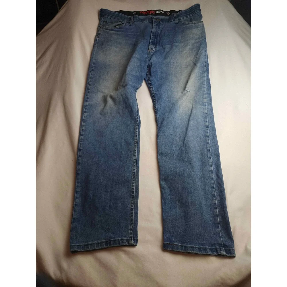 Wrangler Performance Series Mens 42x30 Straight Leg Jeans Medium Wash